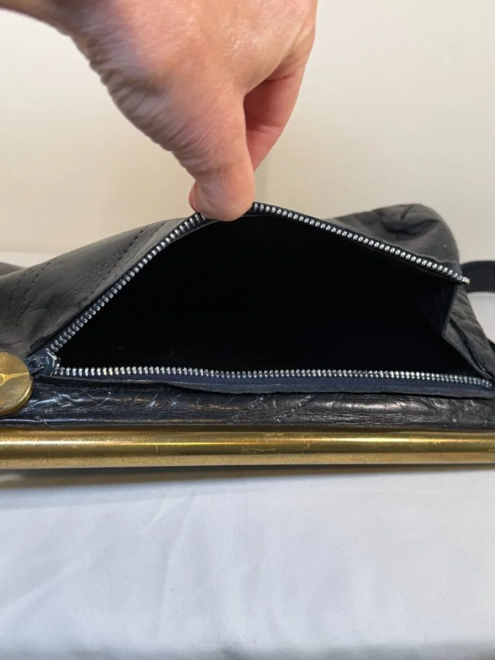 Vintage DONNA ESA Italian Leather Brass Accent Handbag Navy Black